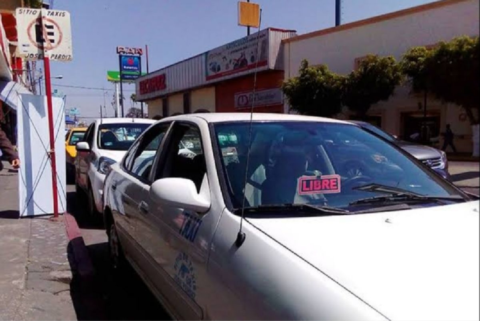 Aumenta el servicio de taxis en Puente de Ixtla