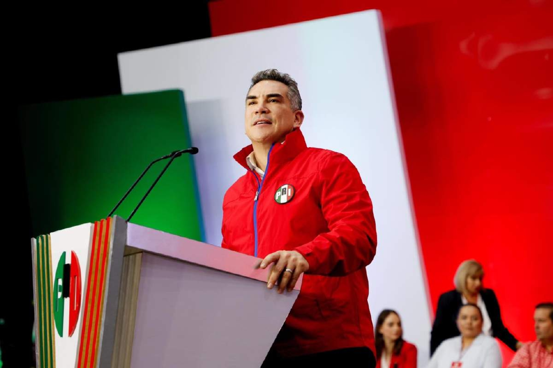 Renuncia al PRI exdelegado tras reelección de Alito