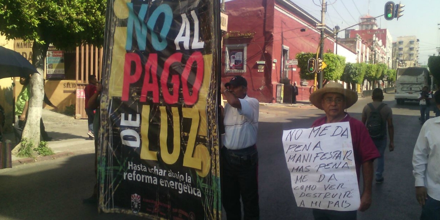 Protestan integrantes de la ANUEE por altos cobros de CFE
