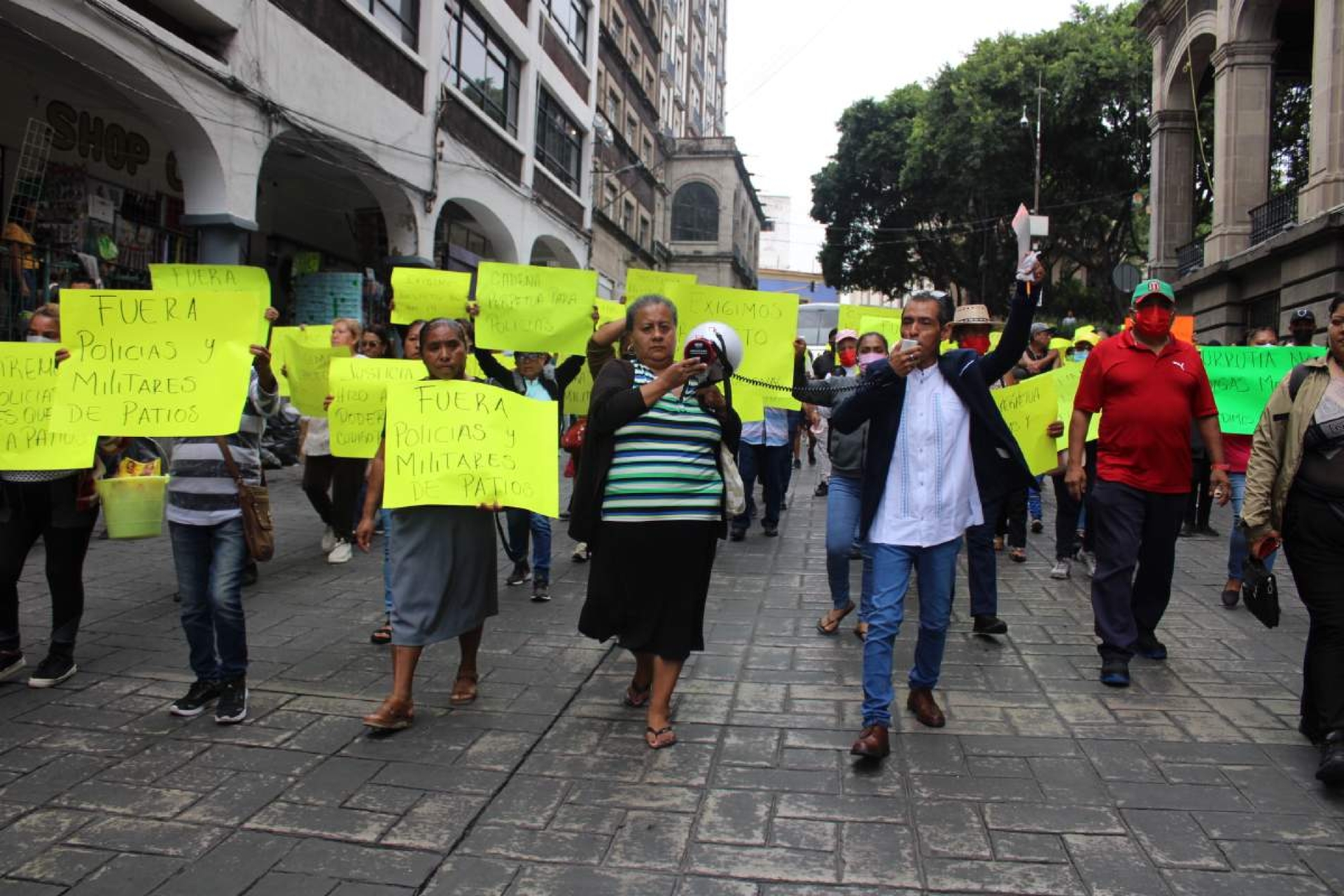 Señala comercio severa afectación por marchas en el primer cuadro