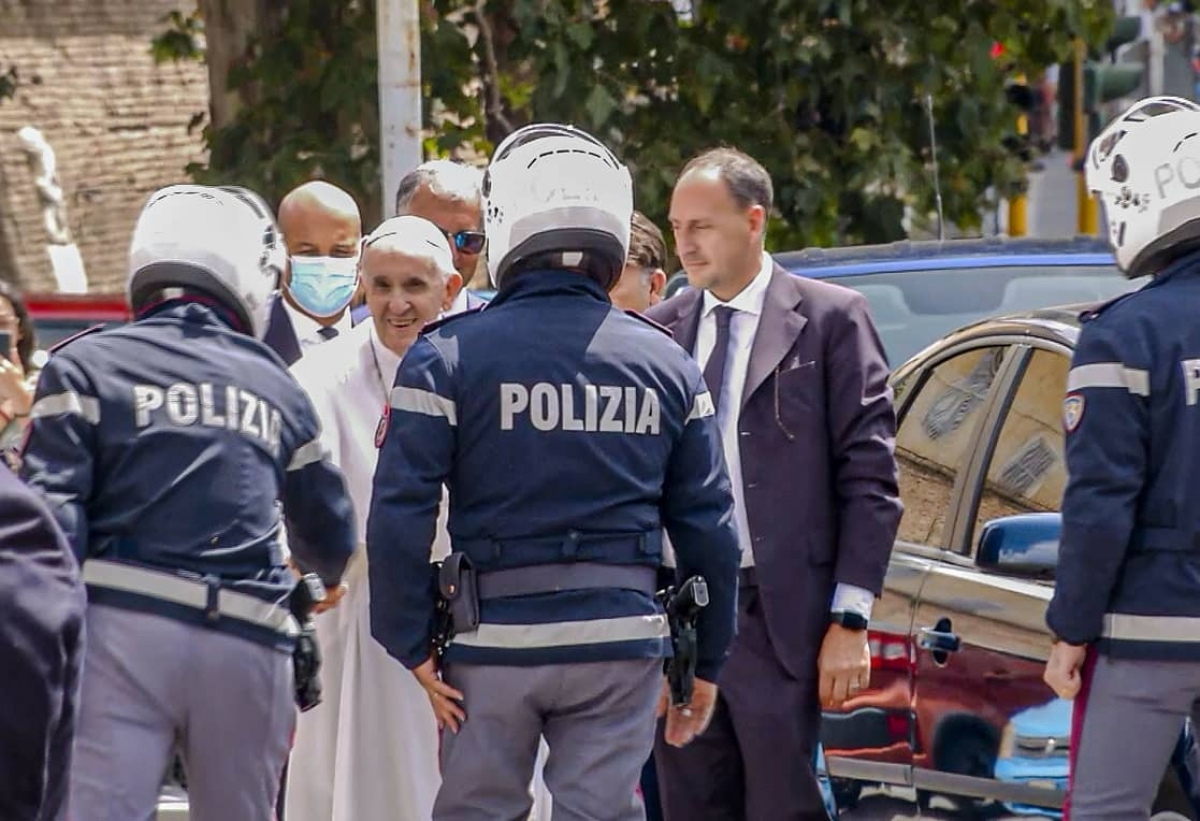 Papa Francisco regresa al Vaticano tras una cirugía