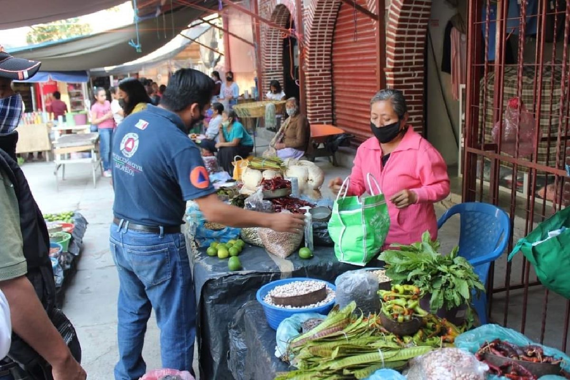 Llaman a comerciantes del poniente a cumplir protocolos sanitarios