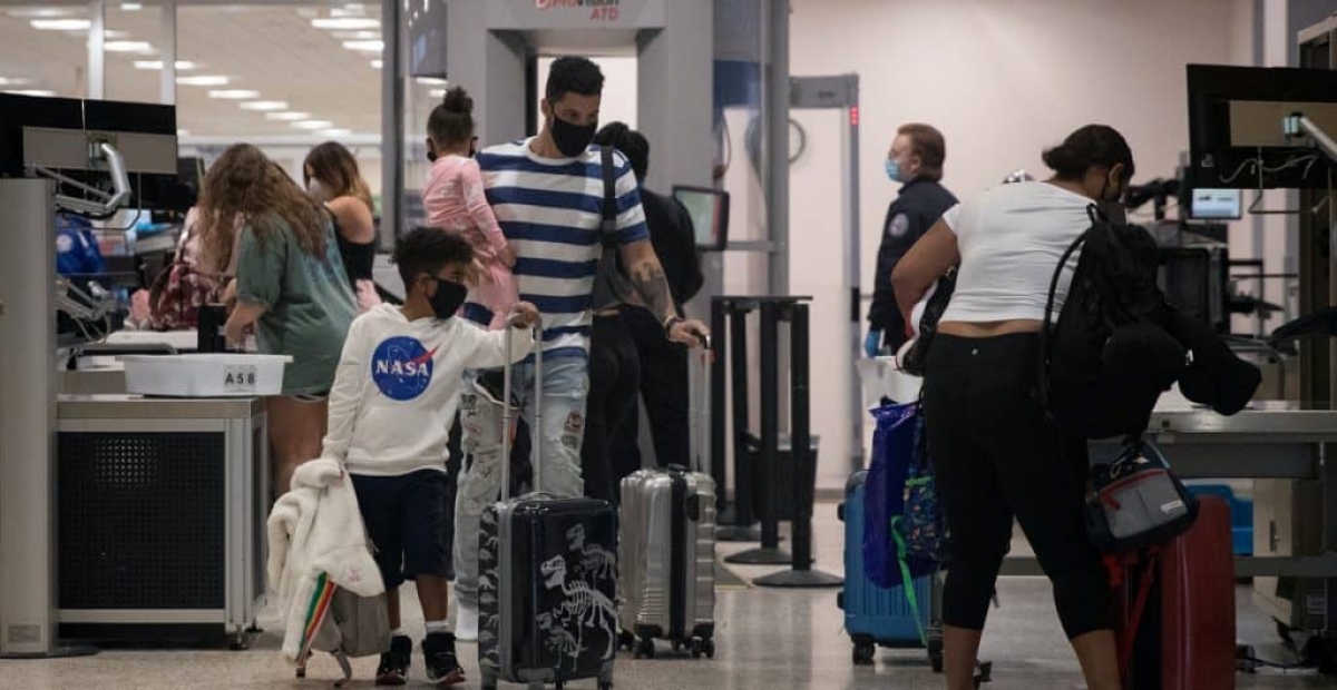 Estados Unidos eleva a máximo el nivel de alerta por viajes a México