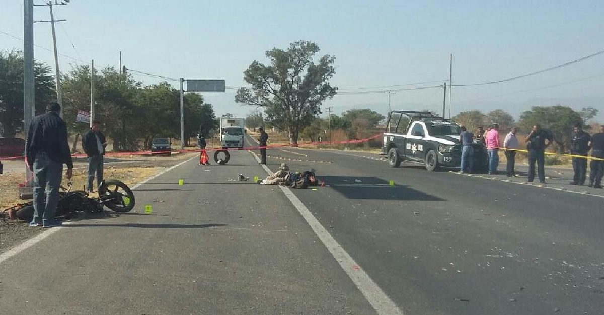 Un motociclista murió al ser embestido por un auto