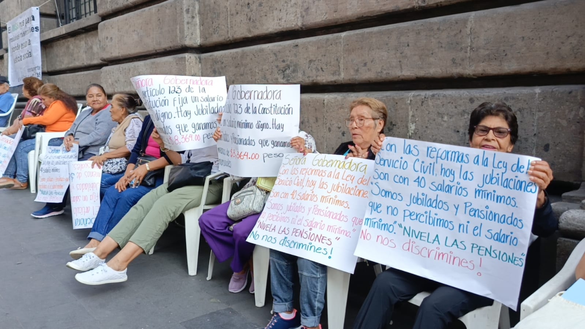 Solicitan jubilados nivelación en pago de pensiones
