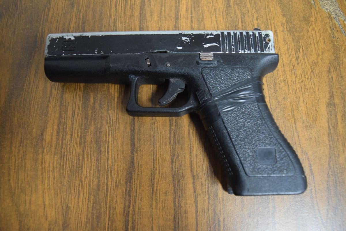 Amenazó a un vecino con una pistola de municiones