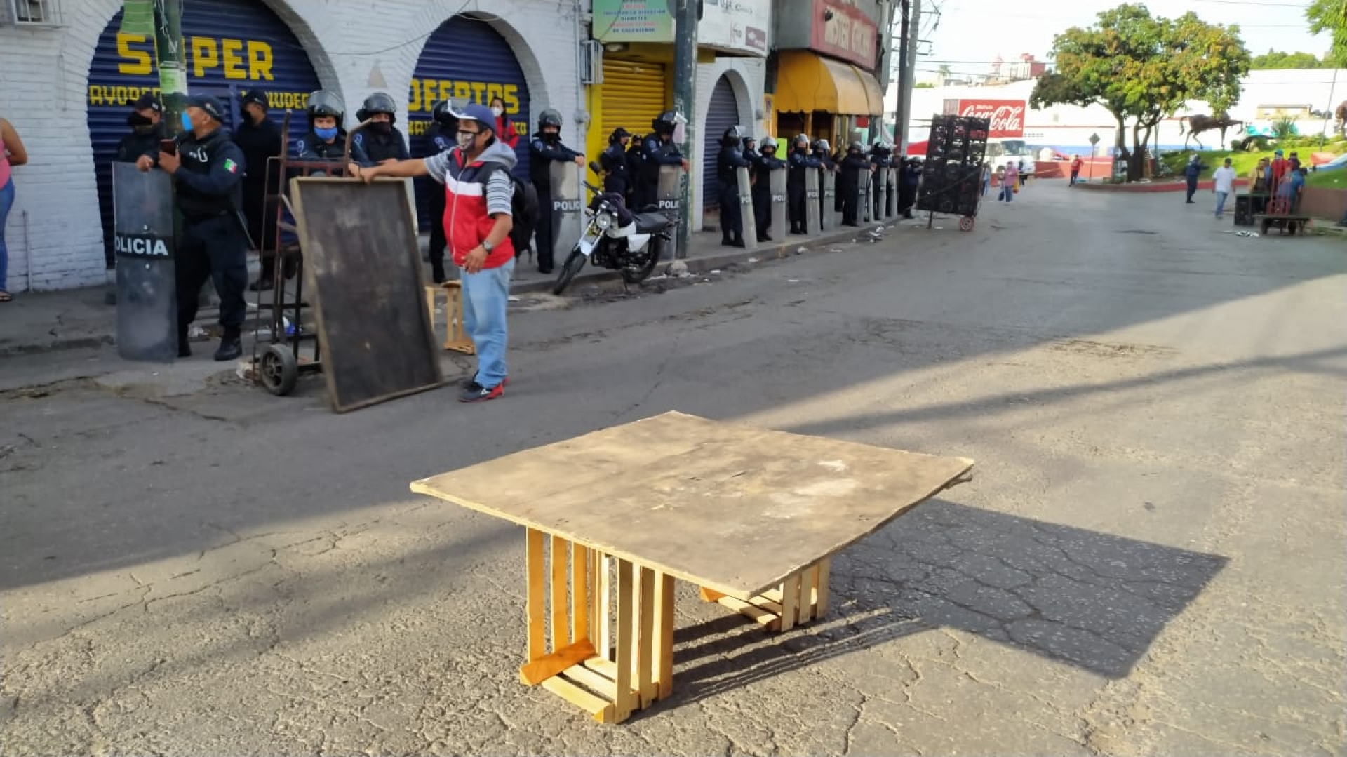 Ambulantes cierran el circuito López Mateos