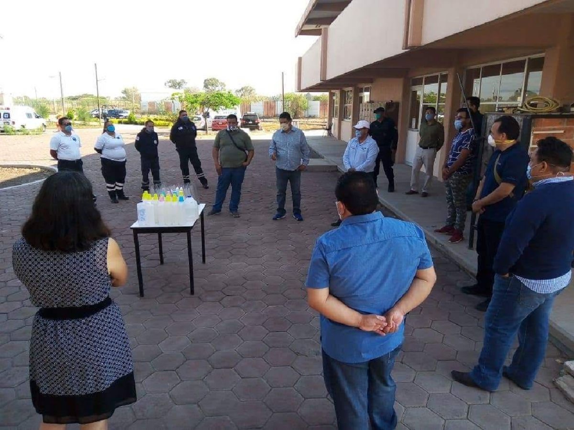 Entrega UAEM caretas y gel antibacterial al Ayuntamiento de Yecapixtla