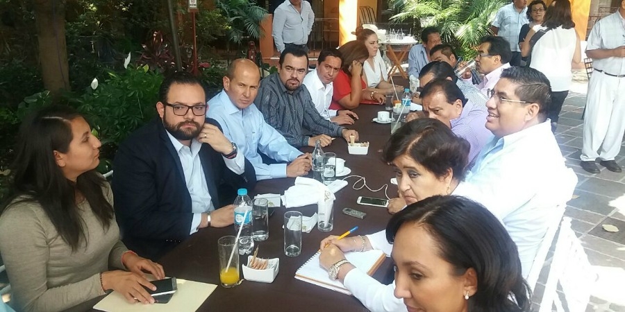 Se reúnen diputados con alcaldes para abordar el tema de los refinanciamientos
