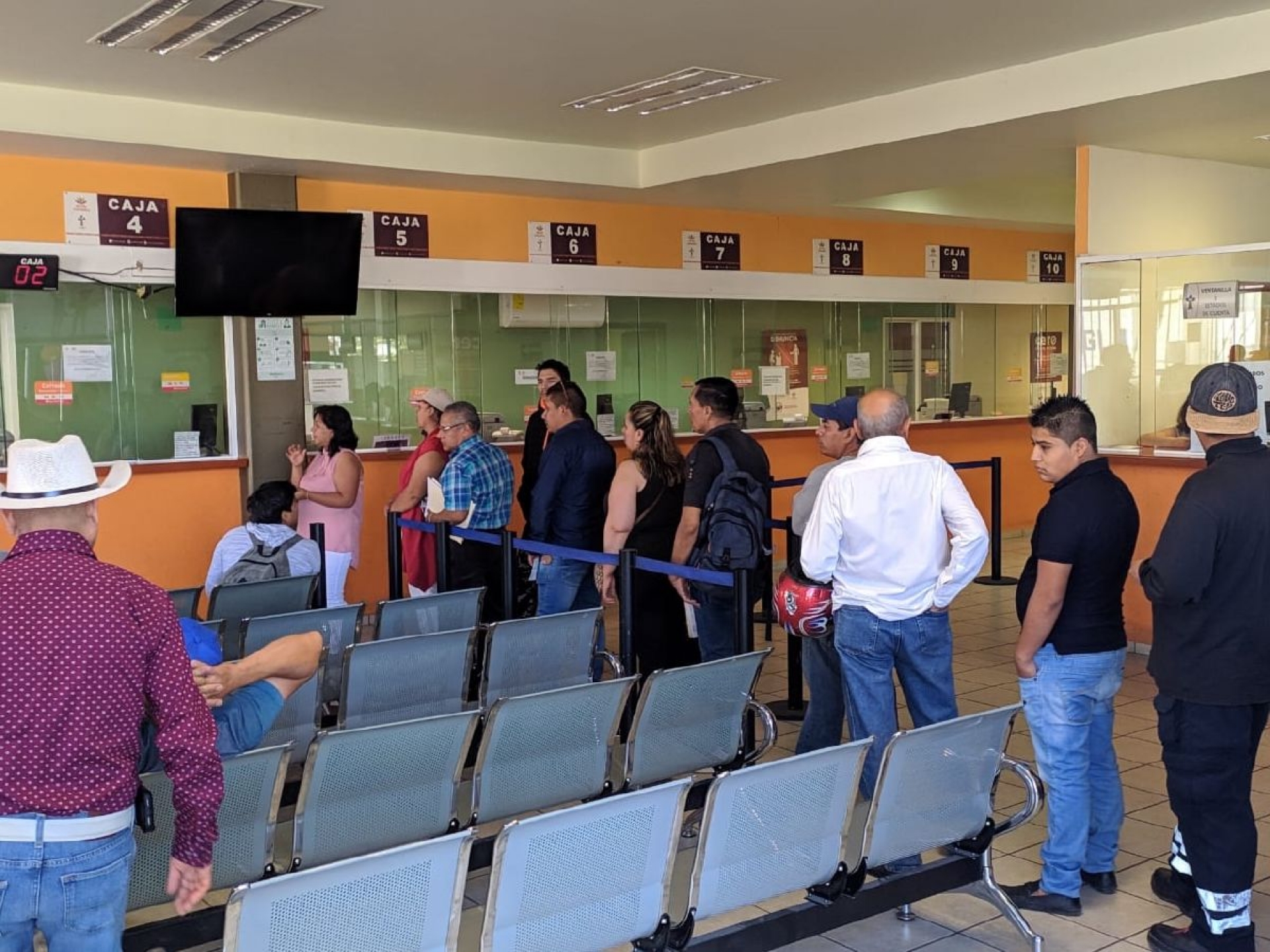 Paro femenil afectó actividad en Tesorería