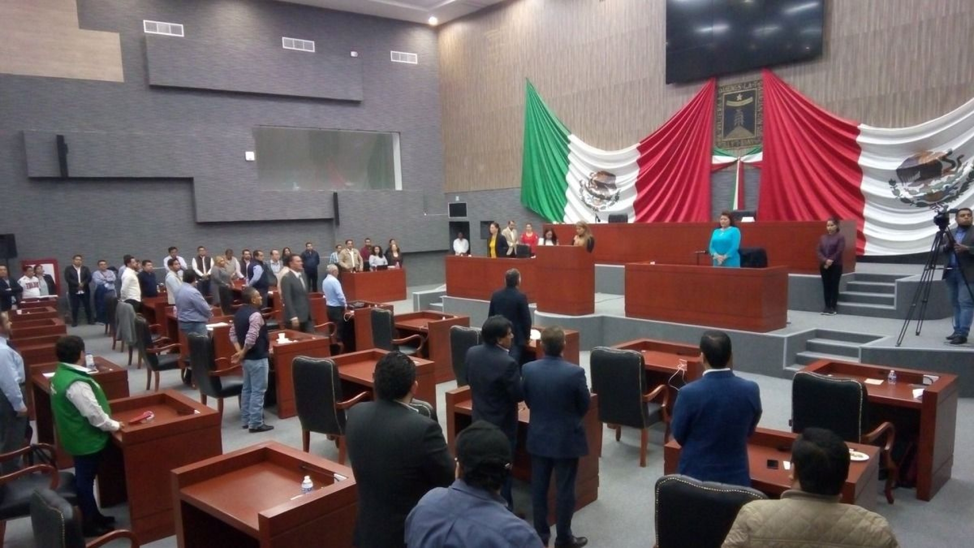 Investigan a exdiputados por el robo del mobiliario del Congreso