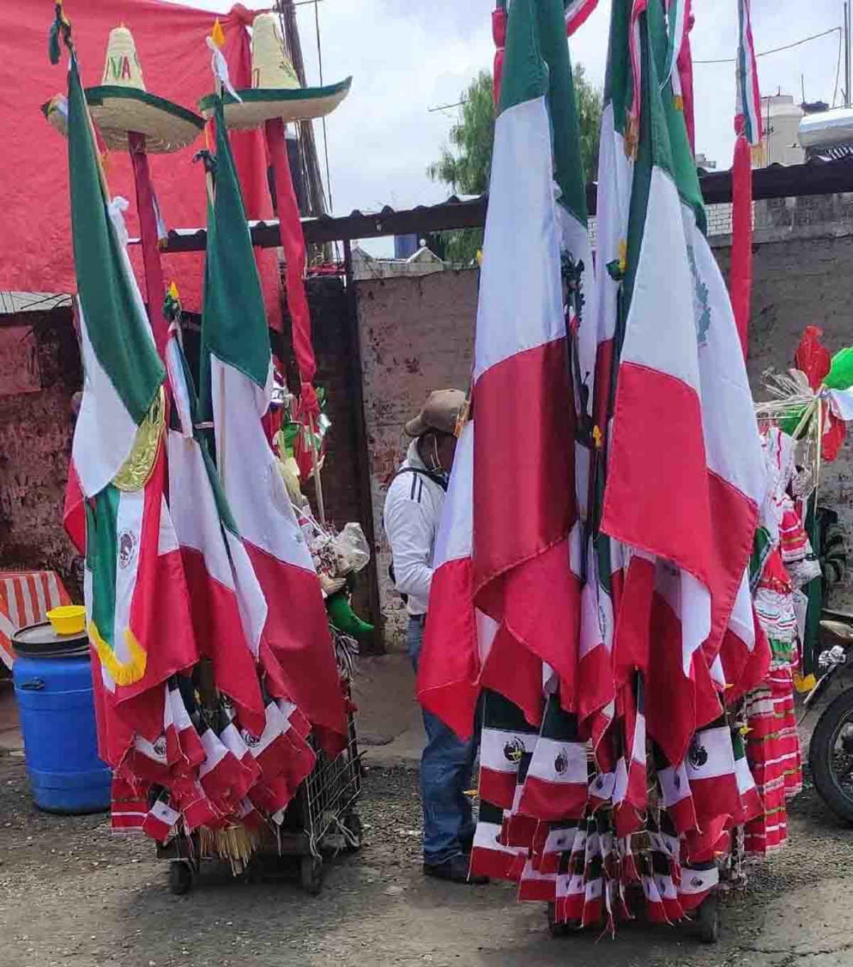 Baja, la venta de banderas