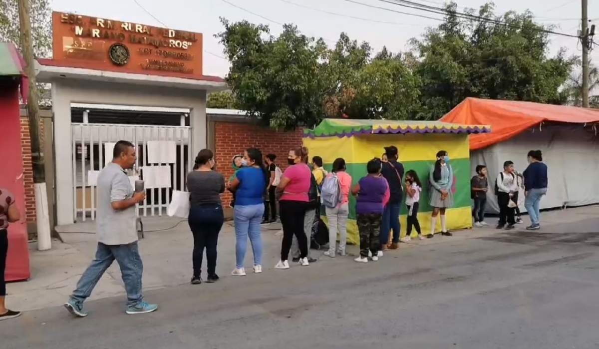 Toman primaria en Tlaltizapán y consiguen cambio de director