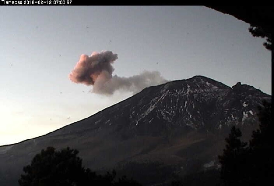 Presenta incandescencia y explosiones el Popocatépetl