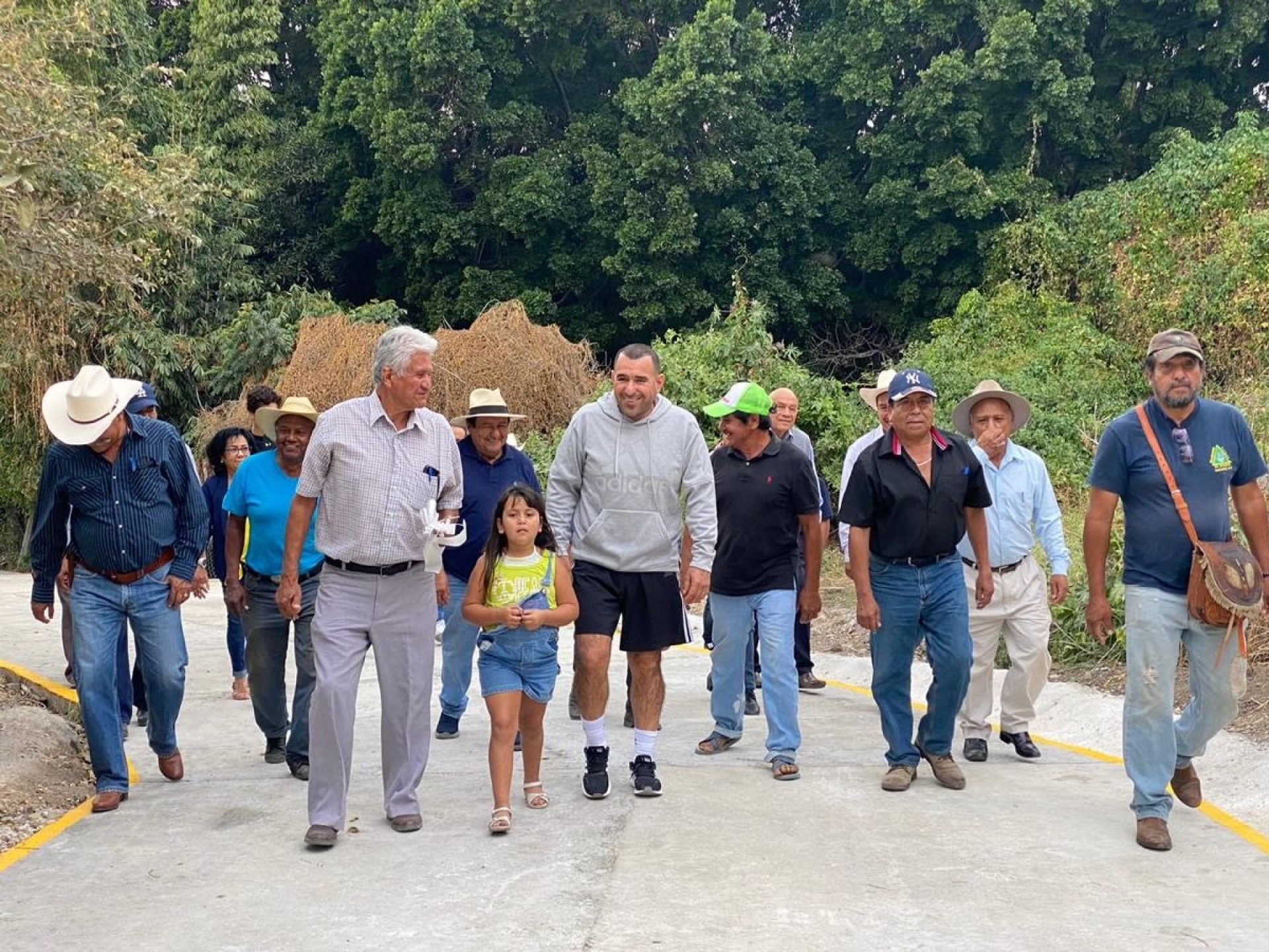 Inaugura alcalde de Yautepec rampa en Santa Lucía