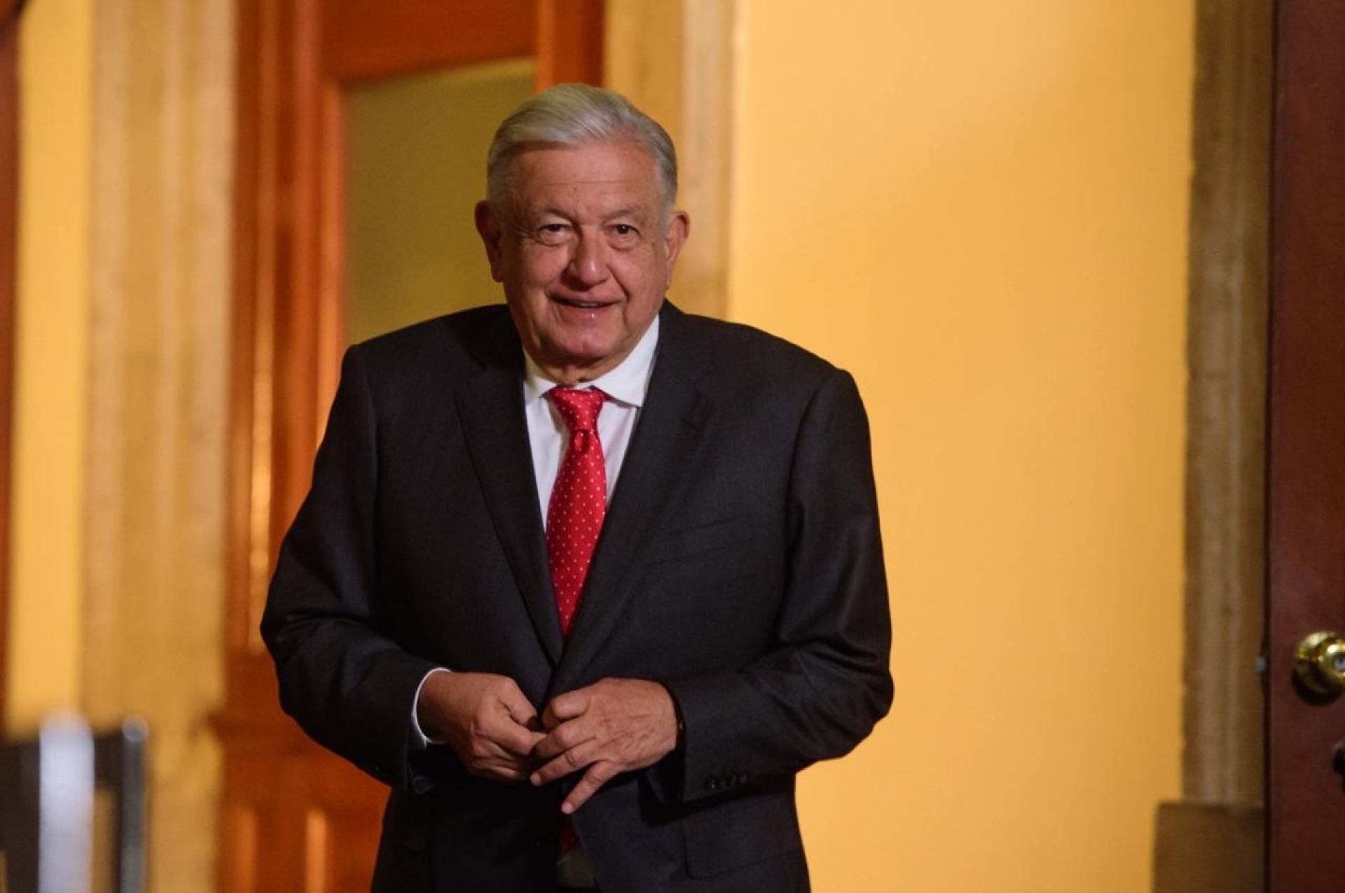 AMLO asegura que 'lunes negro' de los mercados no afecta tanto a México
