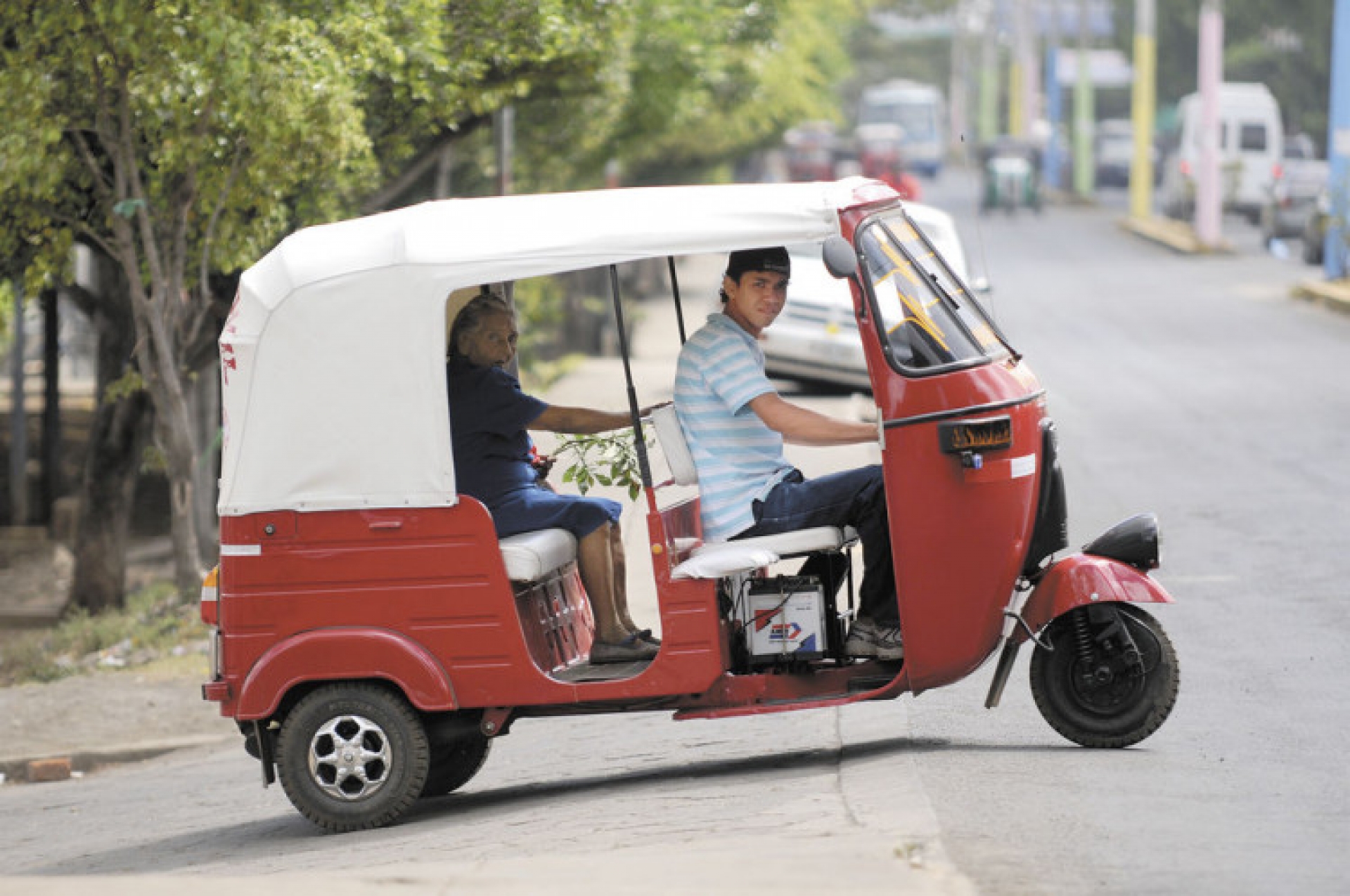 Analizarán regularizar a los mototaxis
