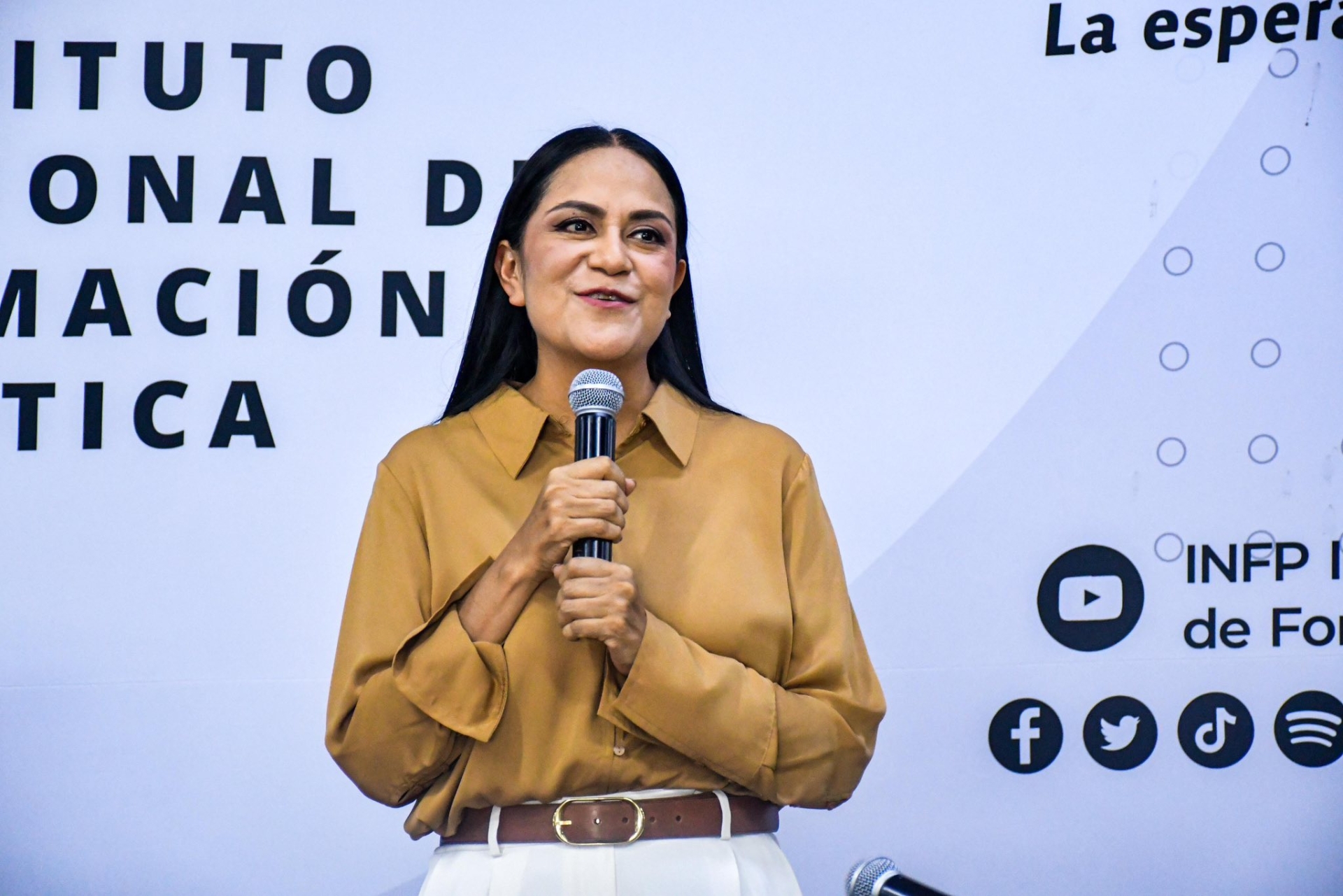 Ariadna Montiel acusa al PRI de promover intervención extranjera
