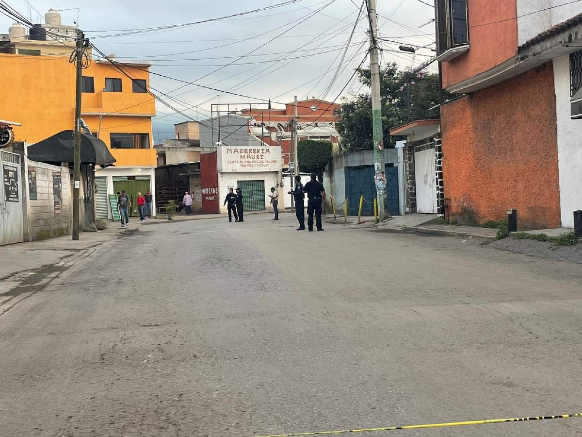 Fue agredido a balazos mientras caminaba en la calle