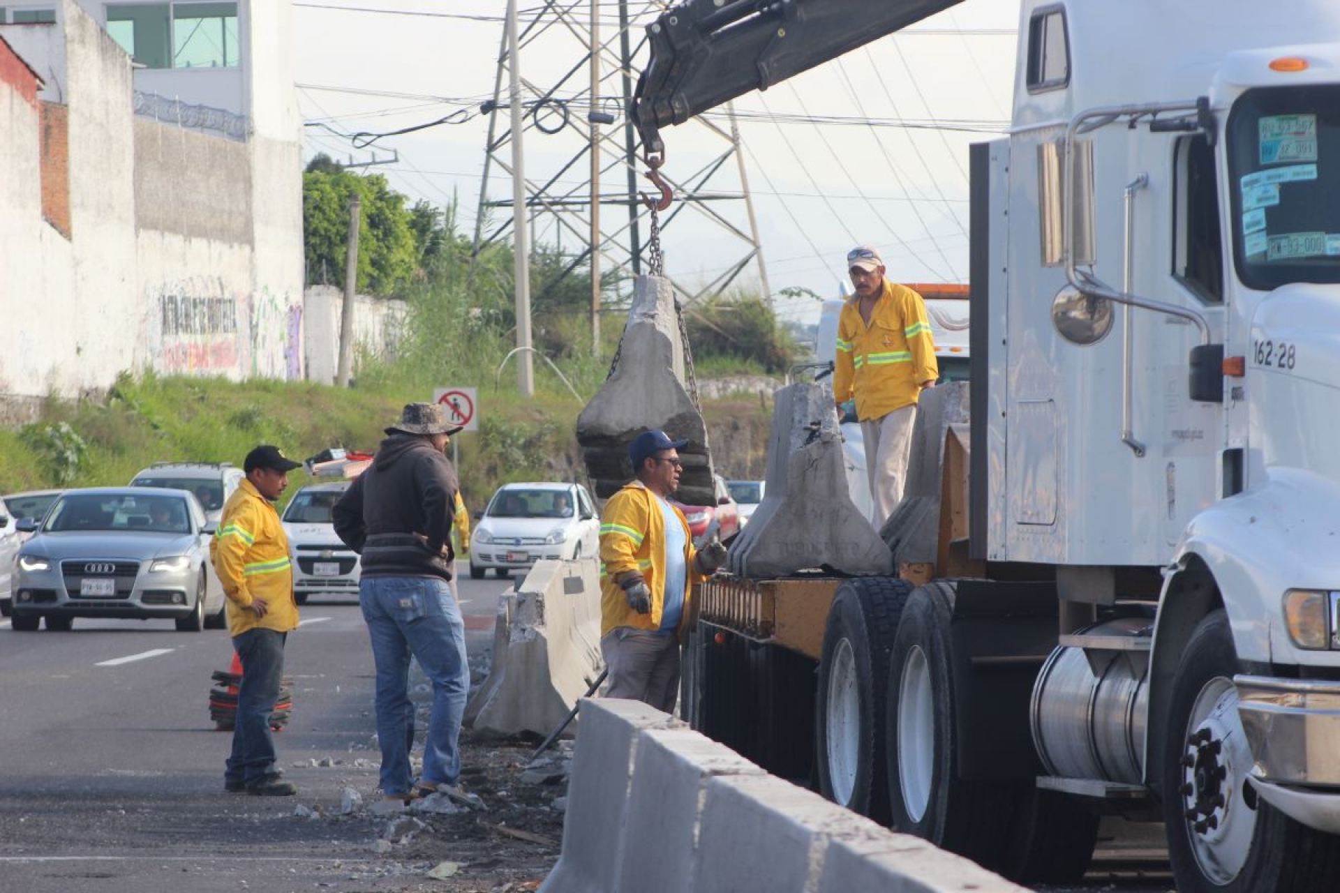 Retiran barreras del Paso Exprés; buscan cambiarle el nombre