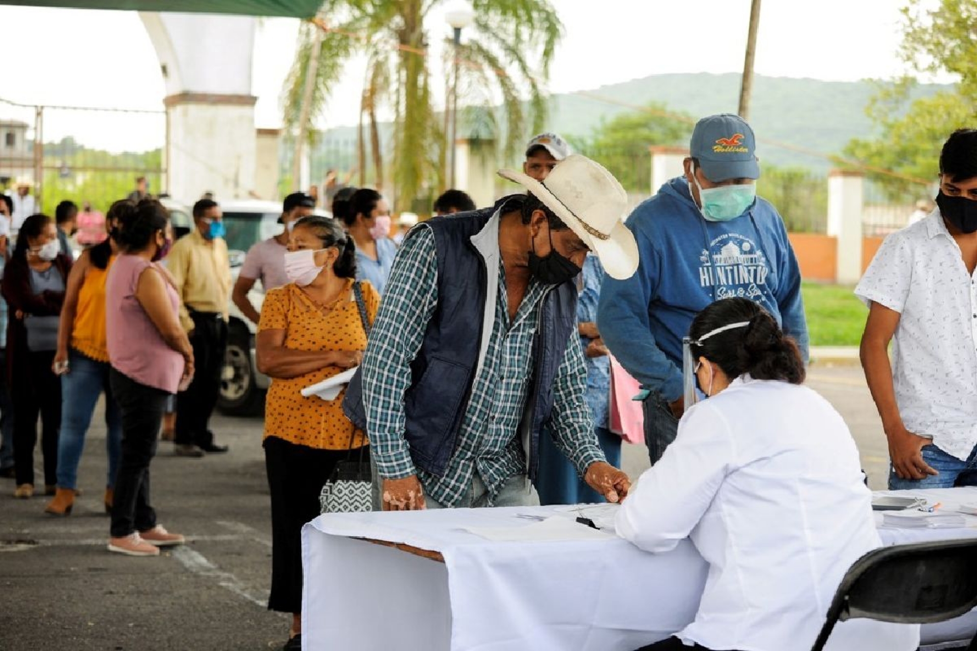 Entrega Gobierno de Morelos fertilizante a productores en Ayala