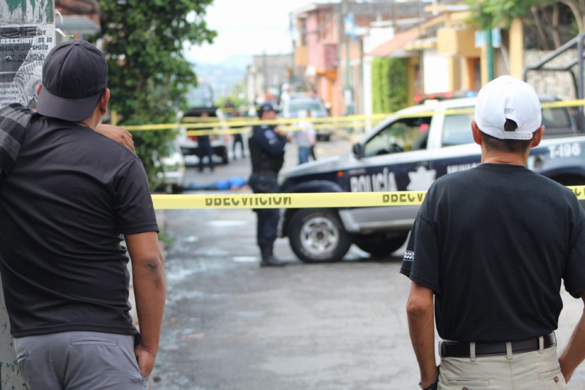 Asesinan a un hombre afuera de su casa