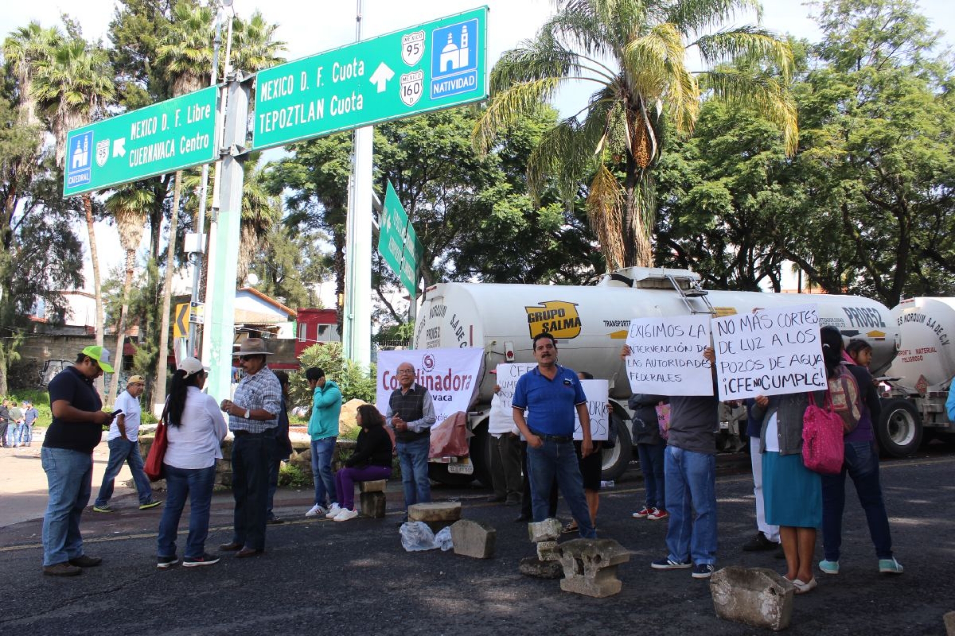 Bloqueos por falta de agua desquician Cuernavaca