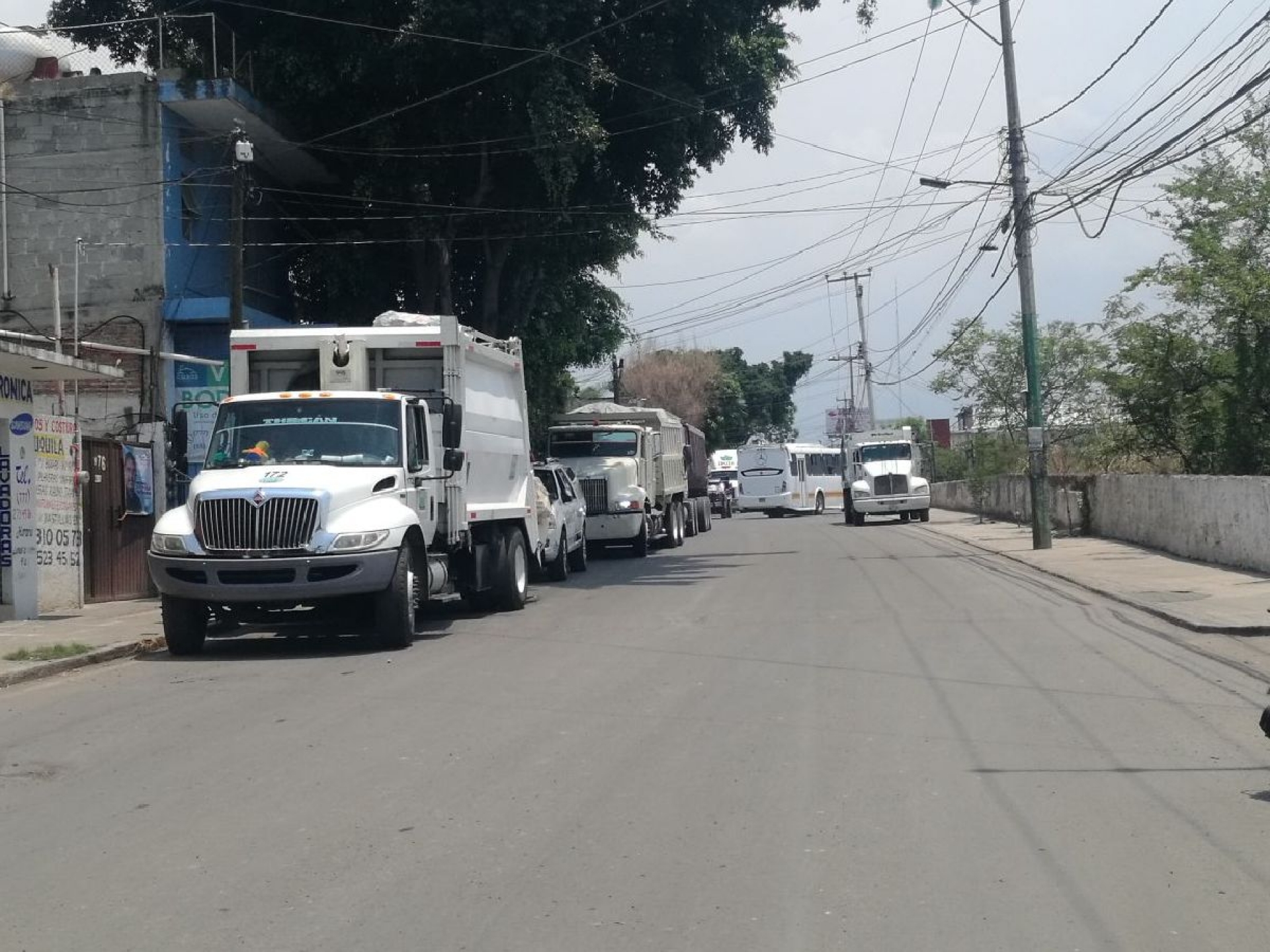 Vecinos de dos colonias protestan contra el centro de transferencia de basura