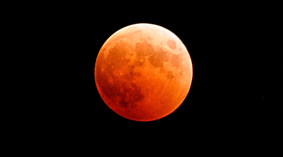 Aquí puedes ver en vivo la Superluna de Sangre Azul sin salir al frío