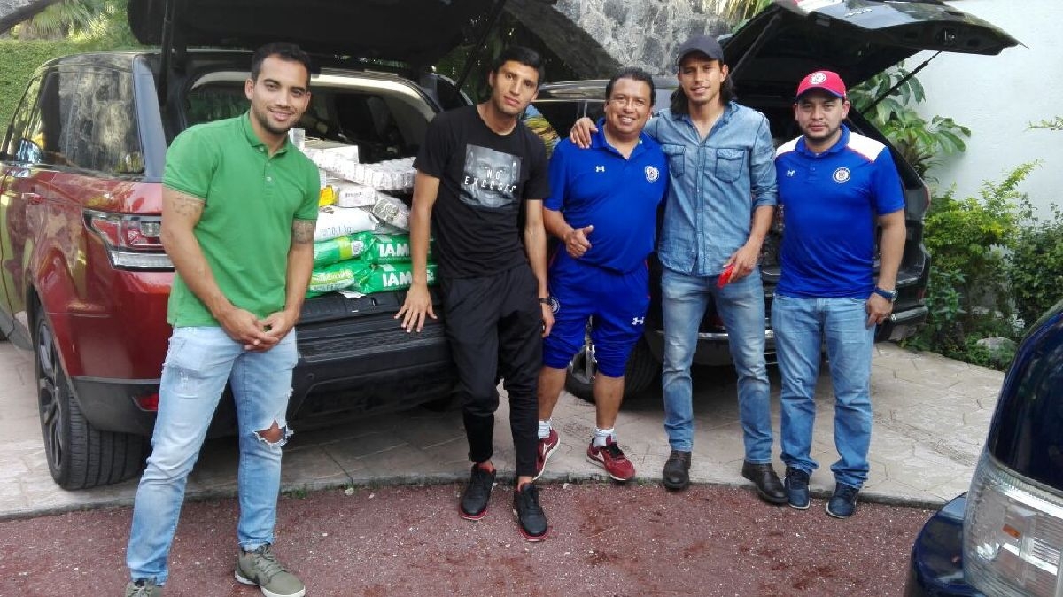 Jugadores de Cruz Azul se suman a la ayuda