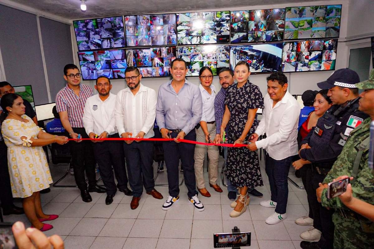 Juan Ángel Flores Bustamante inaugura moderno y equipado C2