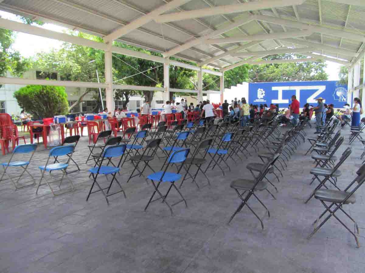 Baja, la asistencia a vacunación contra covid en Zacatepec