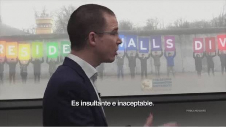 Comparte Ricardo Anaya meme de "insolting and unacceptabol"