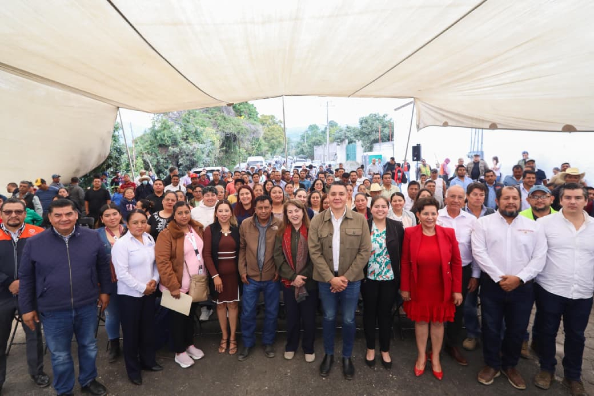 Fortalece Margarita González Saravia de manera histórica rutas de evacuación del Popocatépetl
