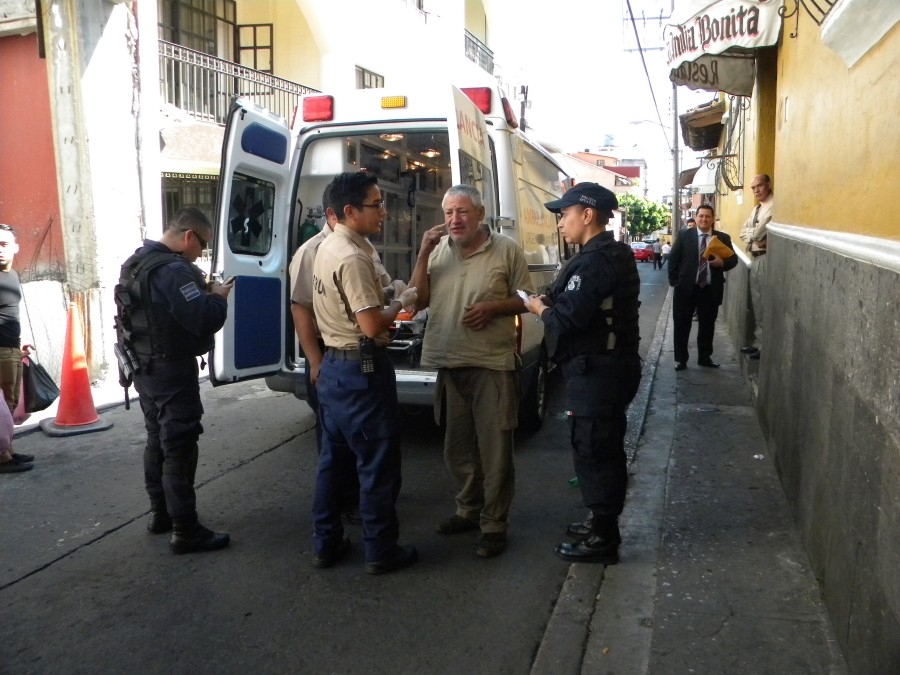Un indigente fue agredido a golpes por un custodio