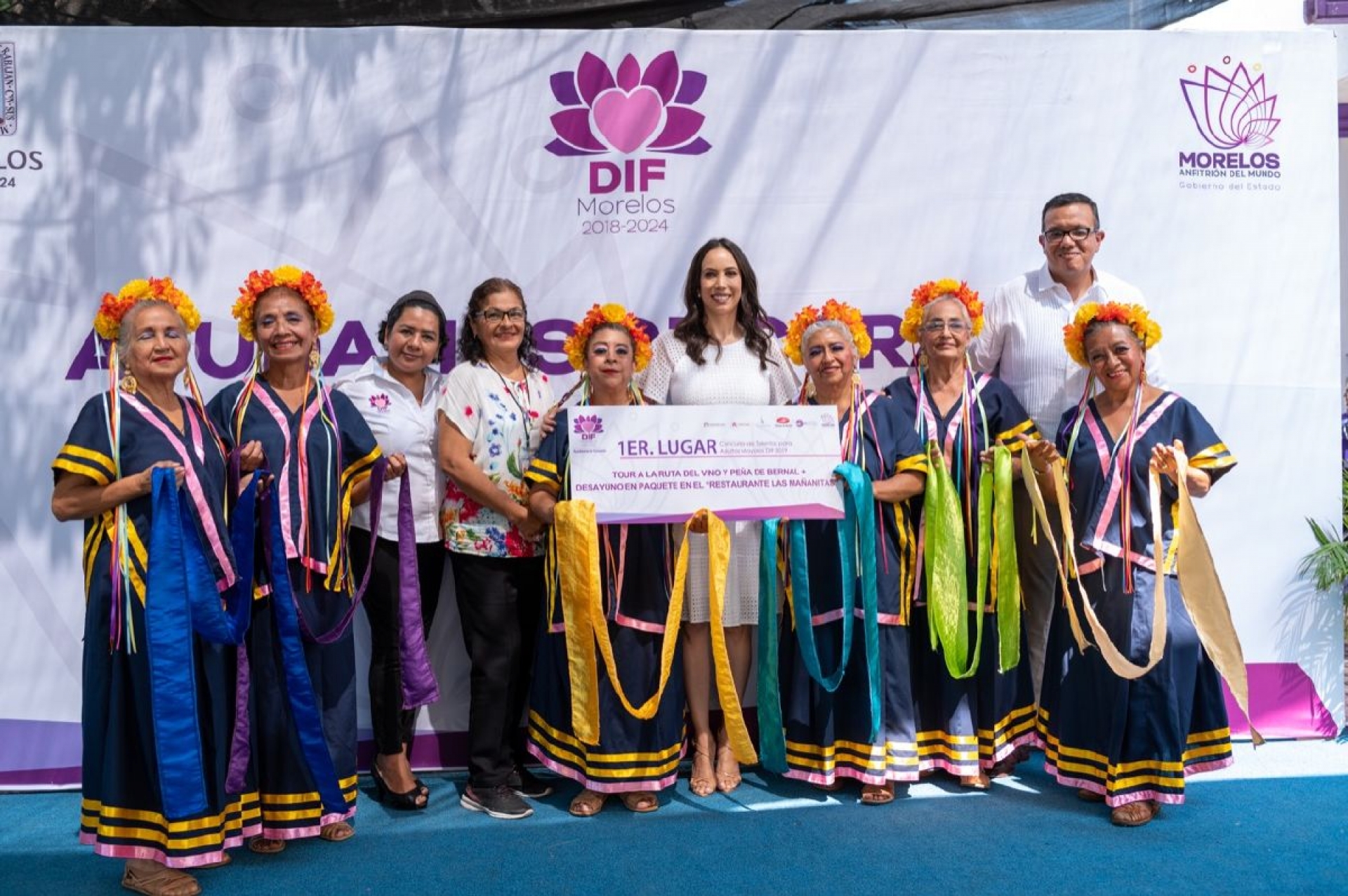 Celebra Natália Rezende a adultos mayores de Morelos
