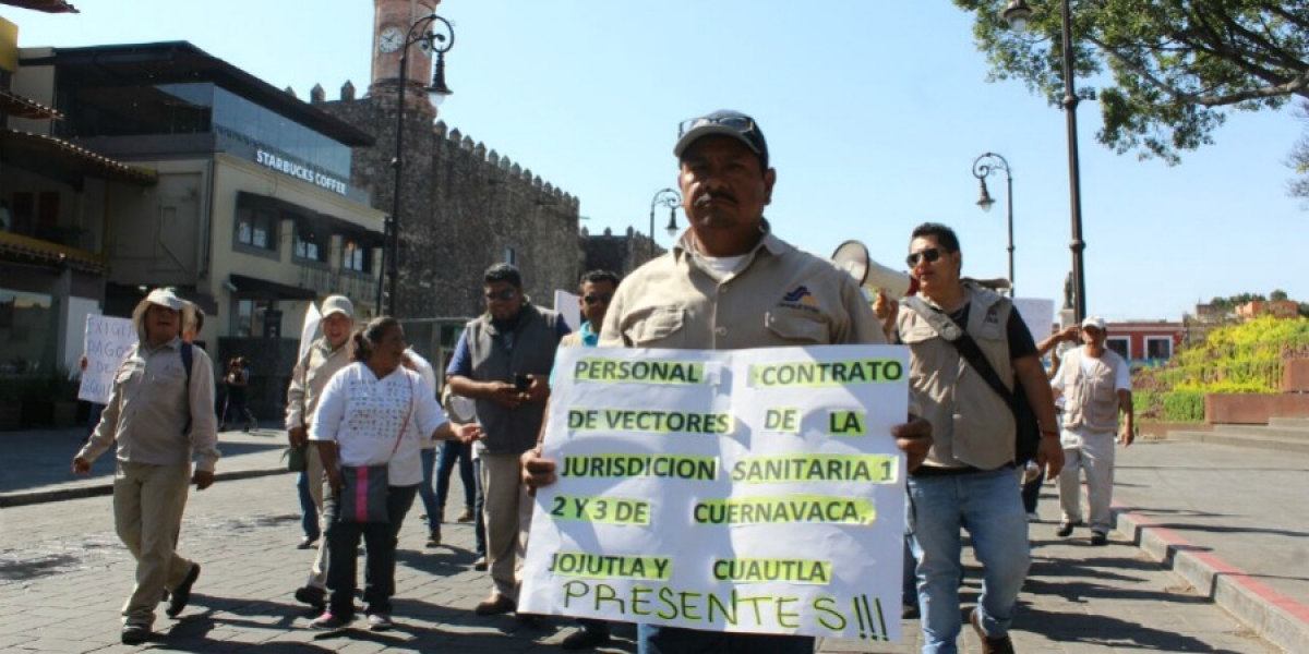Marchan trabajadores del programa de Vectores; demandan prestaciones