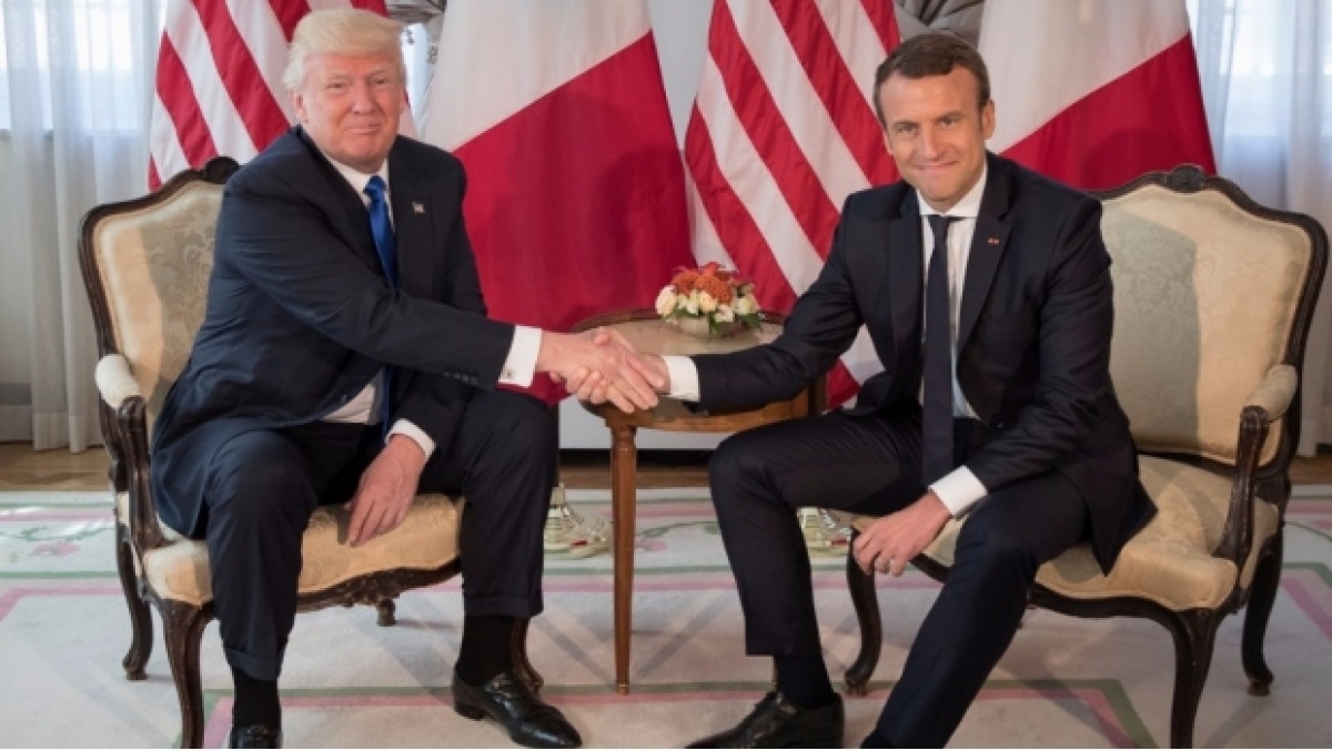 Macron aplica apretón 'Trudeau' durante encuentro con Trump
