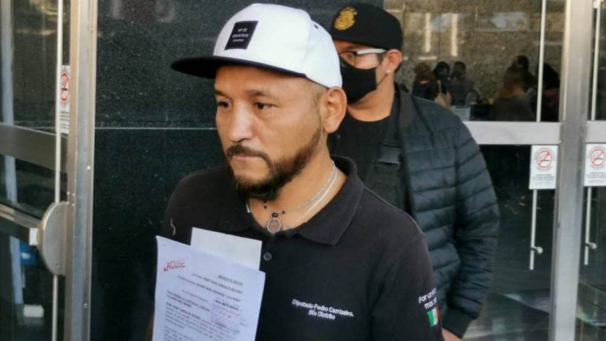 “El Mijis” denuncia por abuso sexual al cantante Lalo Mora