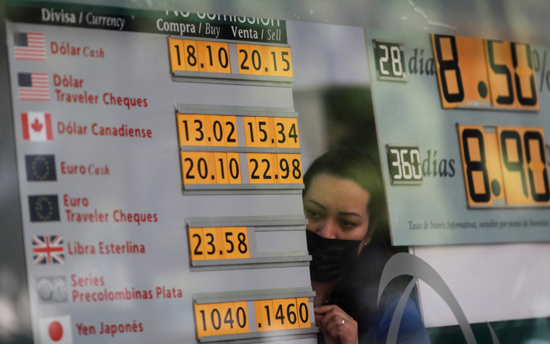 Peso mexicano retrocede por segundo día tras incursión de EU en Venezuela