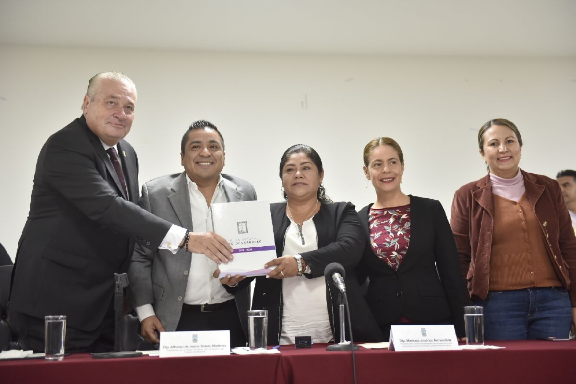 Entregan el Plan Estatal de Desarrollo 2019-2024