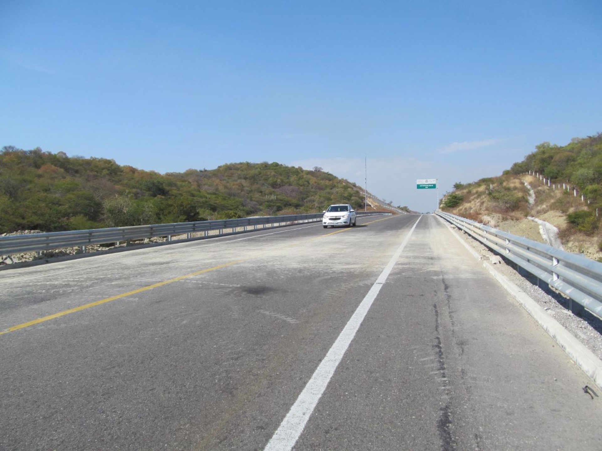 Afectados por la construcción de la autopista Siglo XXI negociarán con diferentes entidades