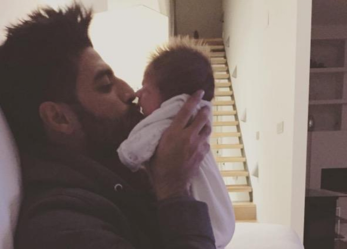 El lado tierno de Carlos Vela, presume foto con su hijo