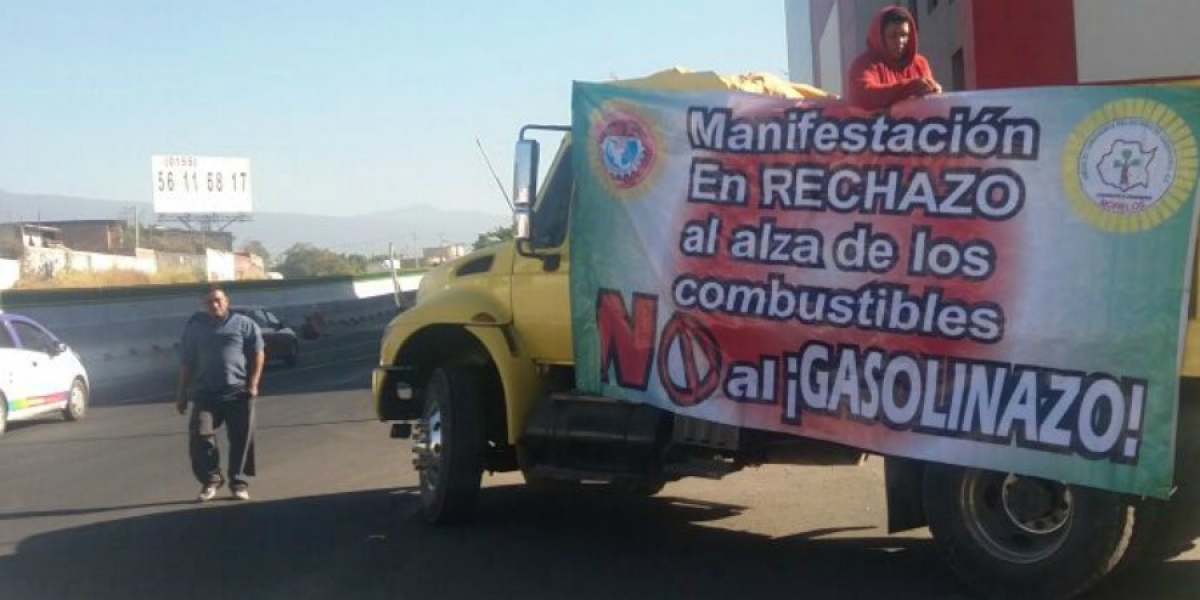 Se manifiestan transportistas de NGS y CTM en contra del aumento al precio de combustibles