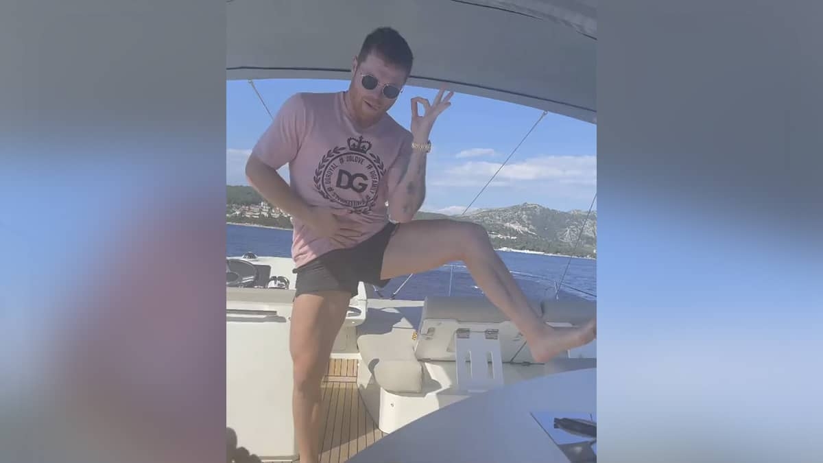 El "Canelo Álvarez" baila al ritmo de los Tucanes de Tijuana