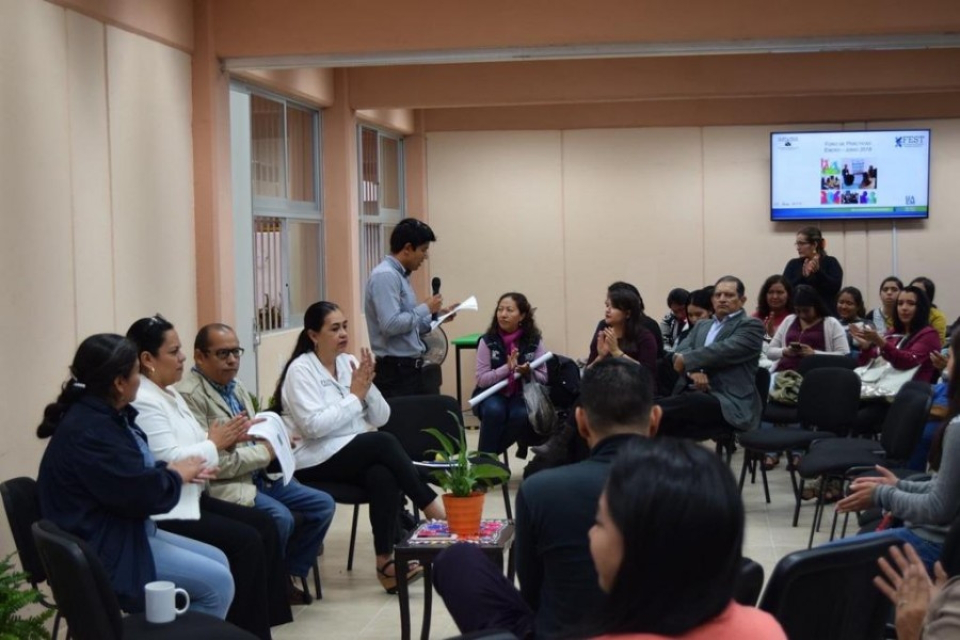 Estudiantes de trabajo social presentaron sus experiencias
