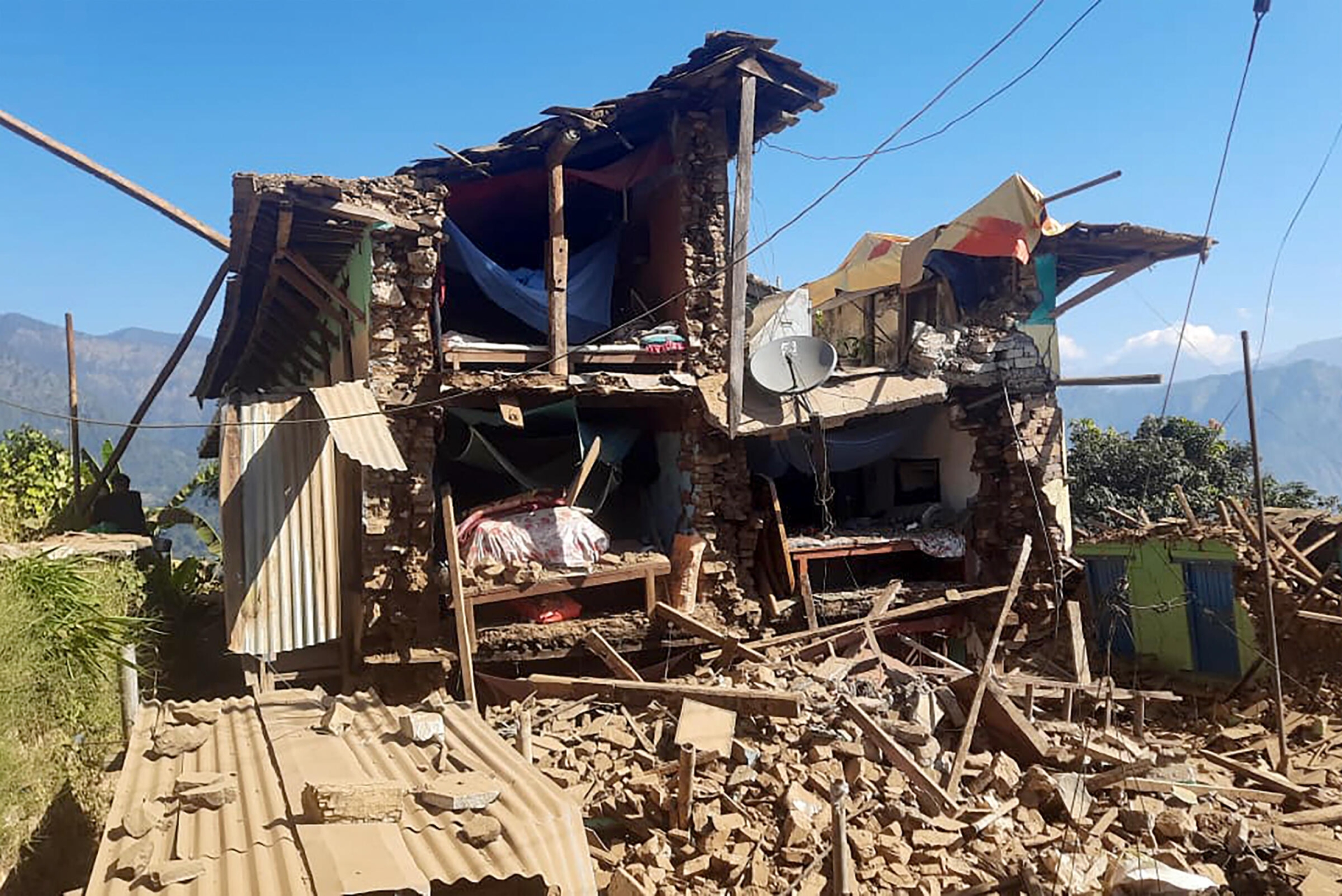 Terremoto en Nepal deja al menos 157 muertos
