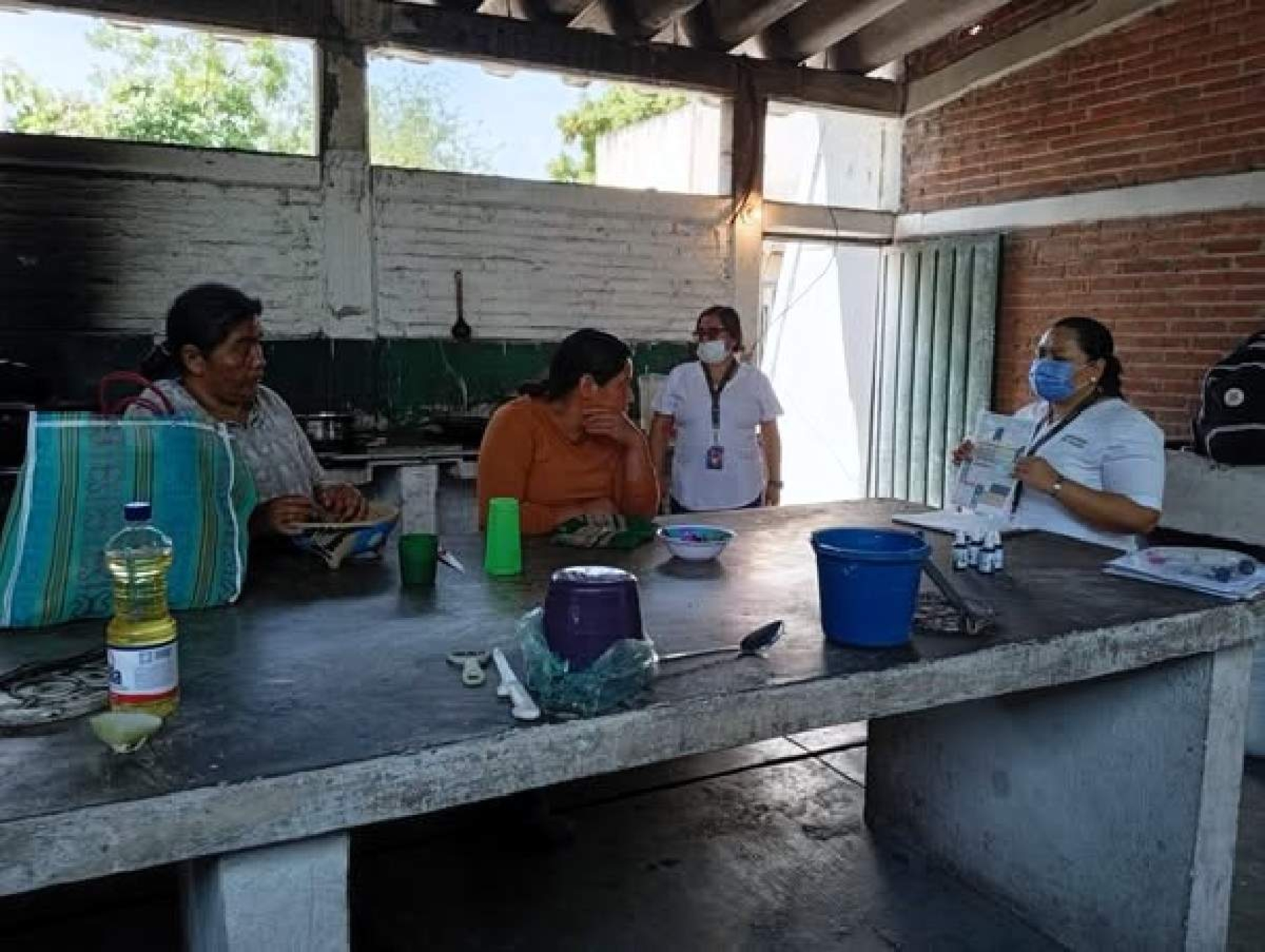 Refuerzan prevención de enfermedades infecciosas en albergue de Ayala