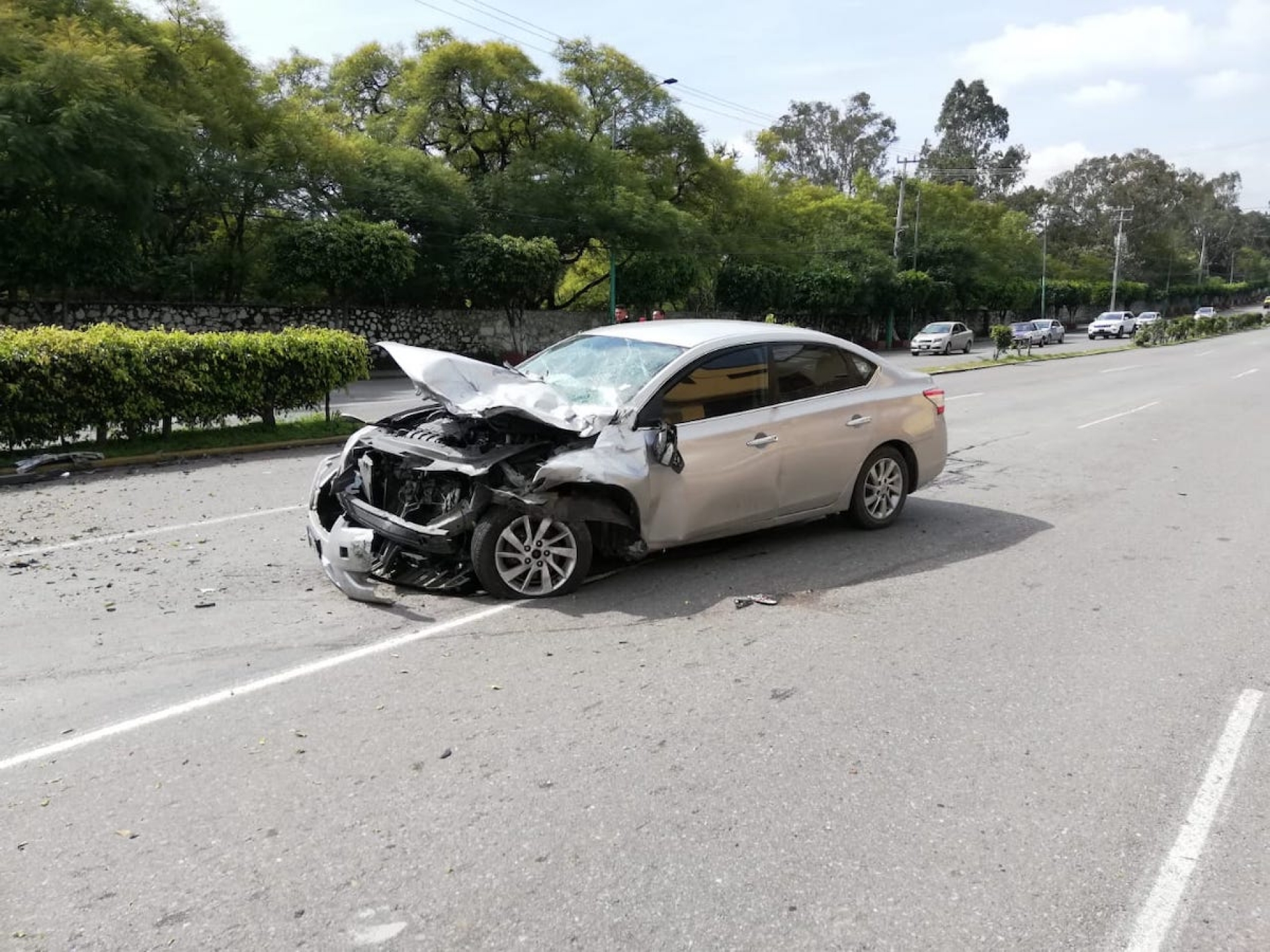 Imprudencia al volante manda familia al hospital