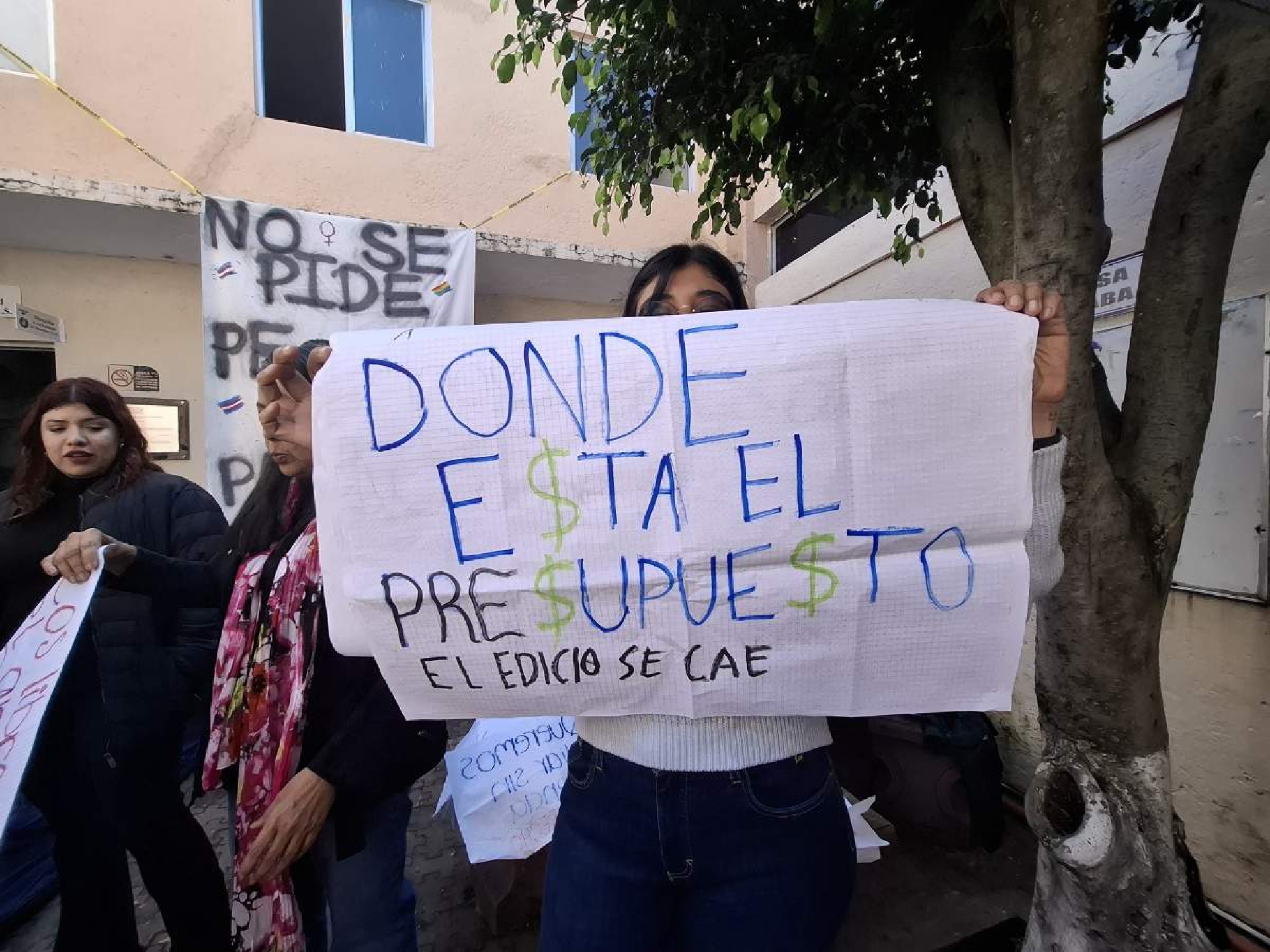 Incumplidas, demandas de estudiantes de Facultad de Derecho